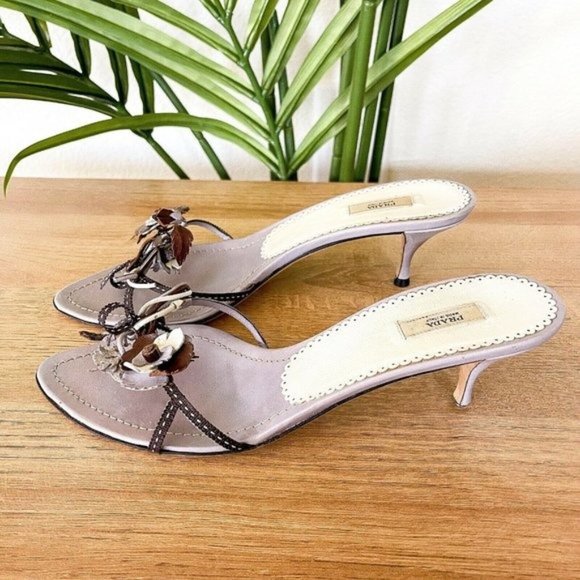 ❤️SOLD❤️Prada Women's Sz 37.5 US 7.5 Lavender Purple Leather Floral Strap Mules - Picture 3 of 11